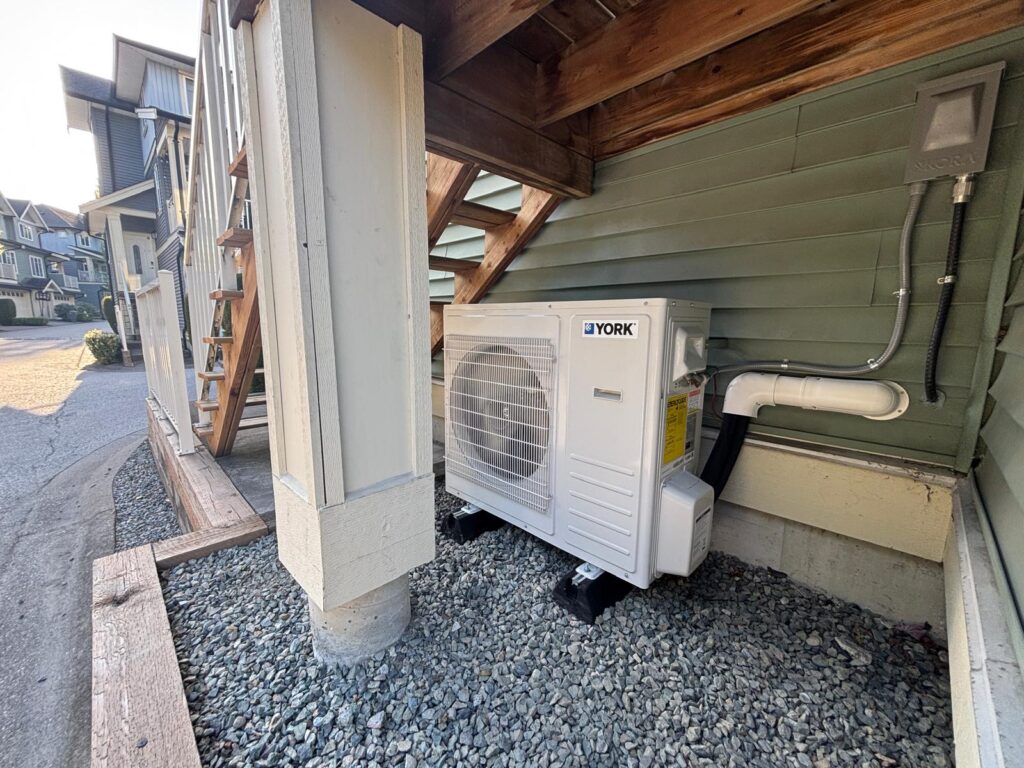 Mini-Splits vs Central Ducted: A Side-by-Side Comparison